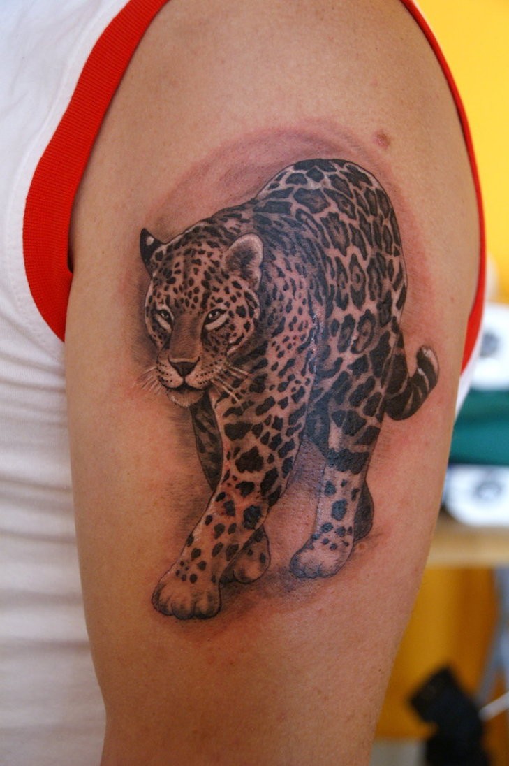 手臂可爱的豹子纹身图案