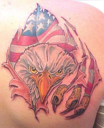 美国国旗和鹰彩色撕皮背部纹身图案