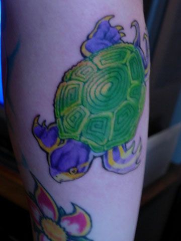 小腿彩色的海龟个性纹身图案