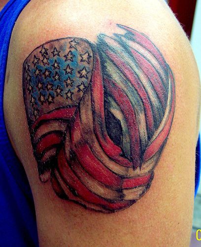 彩色美国国旗手臂纹身图案