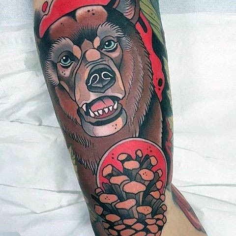 ,old school彩色的可爱熊和松果手臂纹身图案