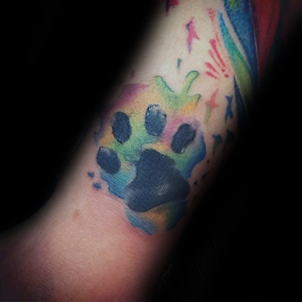 水彩风格的小动物爪印纹身图案