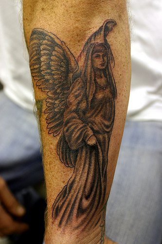 天使小女孩手臂纹身图案