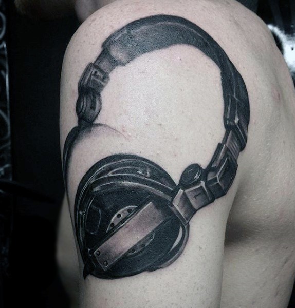3D逼真的耳机大臂纹身图案