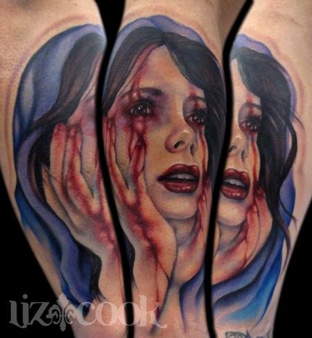 毛骨悚然的彩色血腥女人脸手臂纹身图案