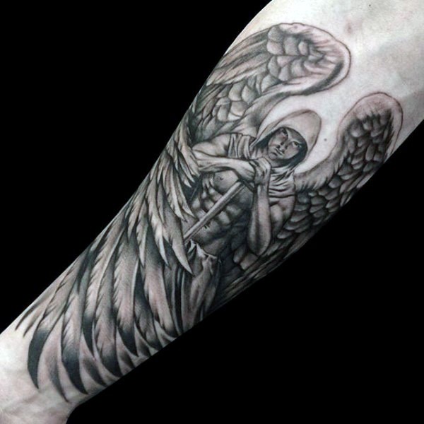 手臂神秘的黑白天使战士纹身图案