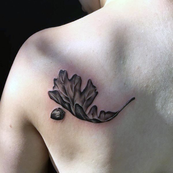 背部3D黑色的橡果和树叶纹身图案