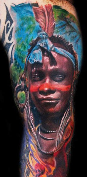 非常逼真的部落男性肖像彩色手臂纹身图案