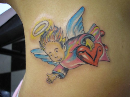 小天使和心形彩色纹身图案