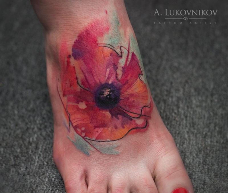 脚背抽象风格的彩色鲜花纹身图案