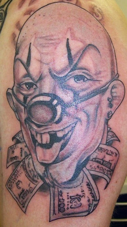 邪恶的小丑和纸币纹身图案