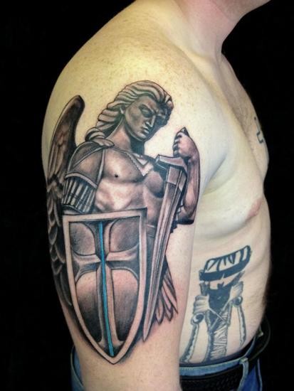 手臂美丽的大天使米迦勒和盔甲纹身图案