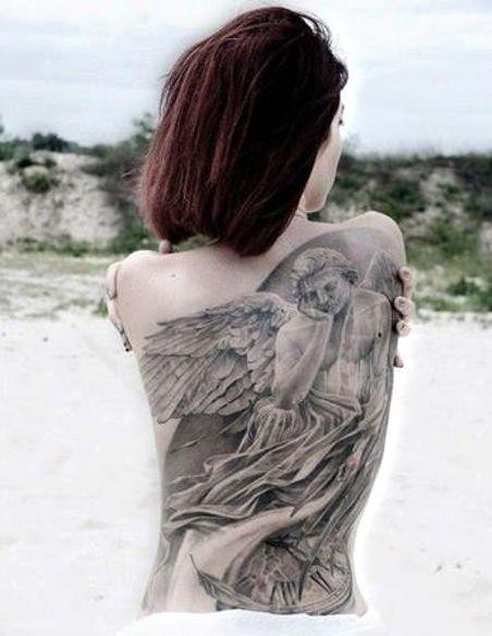 女生背部忧郁的天使纹身图案