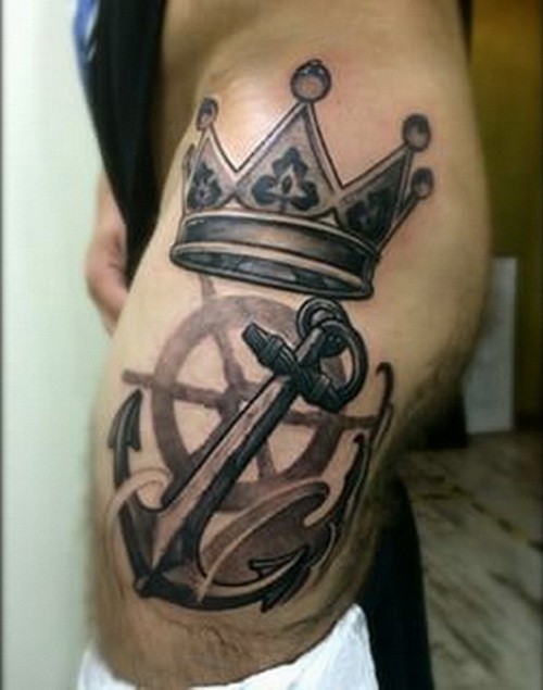 大腿黑白船锚和皇冠纹身图案
