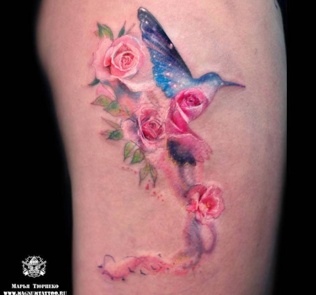 大腿可爱的彩色3D幻想小鸟和花朵纹身图案