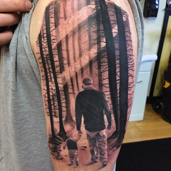 手臂父亲和儿子在森林里行走3D纹身图案