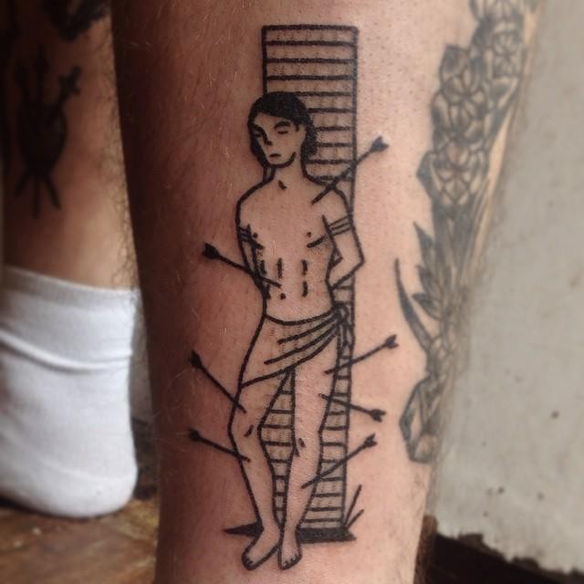 小腿黑色线条男子与箭头纹身图案