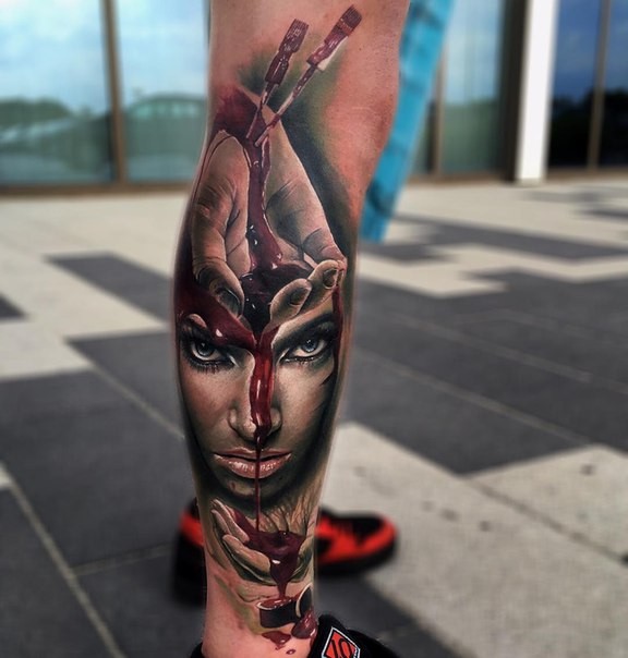 恐怖风格彩色女性肖像小腿纹身图案
