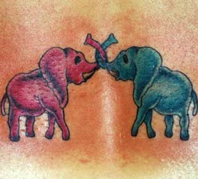 蓝色和粉红色的大象纹身图案