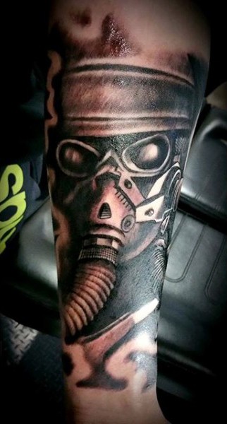 黑灰风格有趣的防毒面具手臂纹身图案
