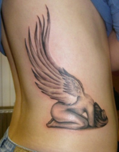 侧肋悲伤的天使女孩纹身图案