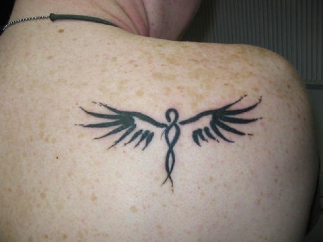 部落天使个性背部纹身图案