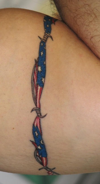 美国国旗带刺的臂环纹身图案