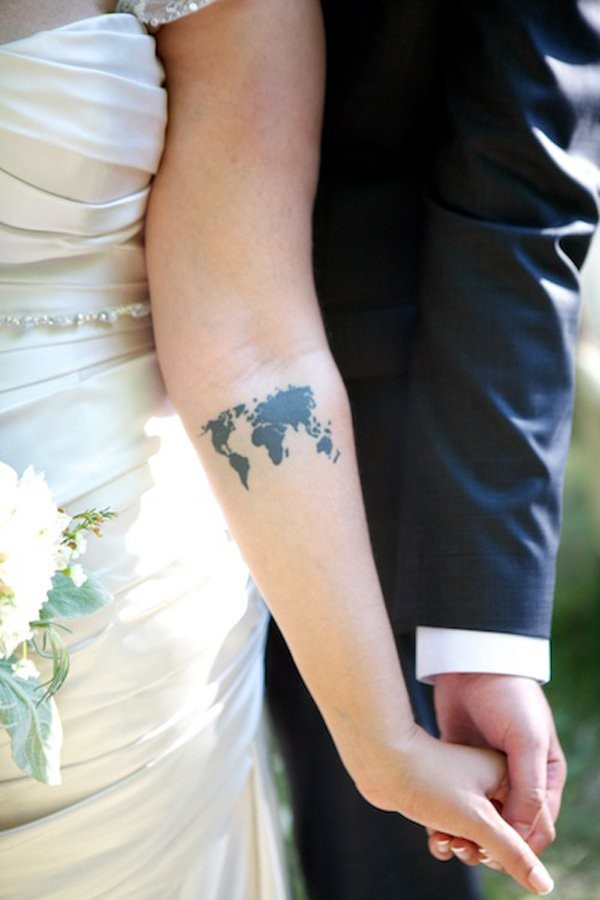 手臂迷你的黑色简单的世界地图纹身图案