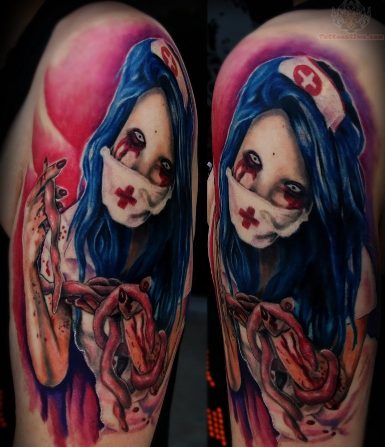 手臂令人毛骨悚然的血腥护士彩色纹身图案