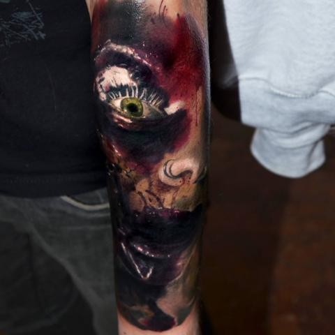 毛骨悚然的彩色血腥怪物手臂纹身图案