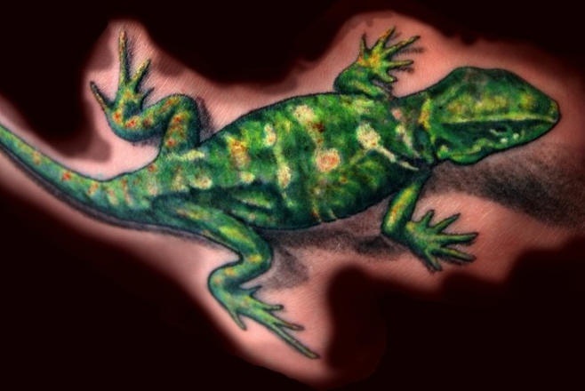 写实的绿色蜥蜴3D纹身图案