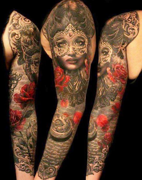 写实的女生肖像与时钟玫瑰手臂纹身图案