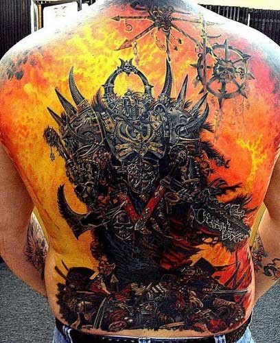 背部华丽的战争火焰和机械外星生物纹身图案