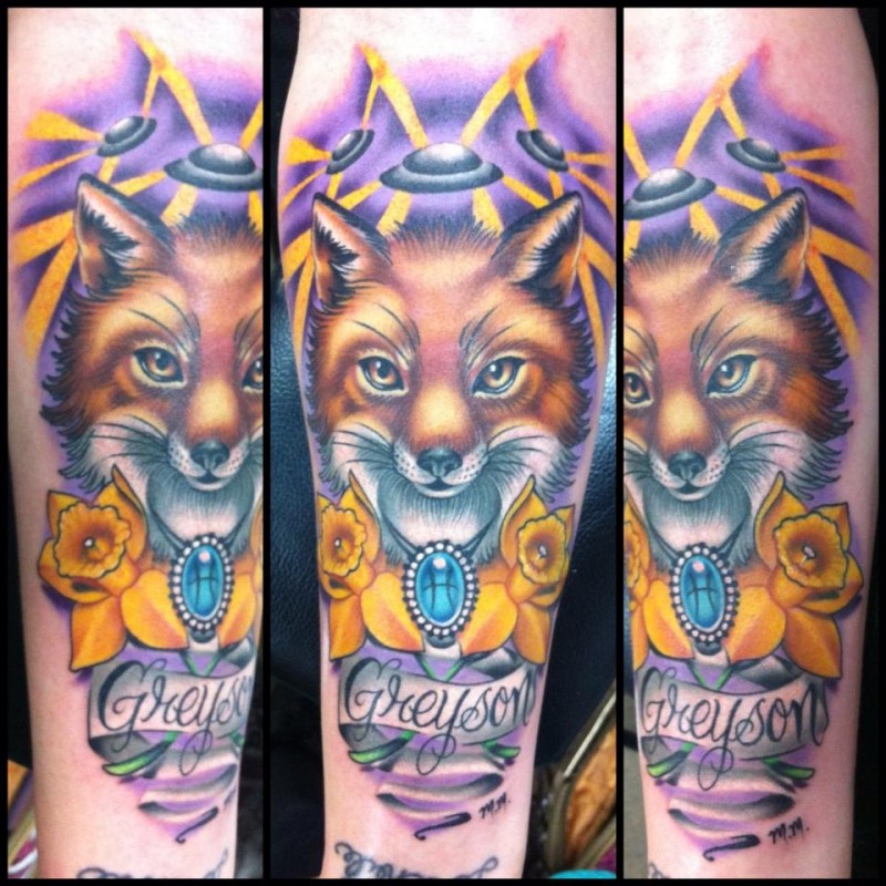彩色狐狸和珠宝花朵纹身图案
