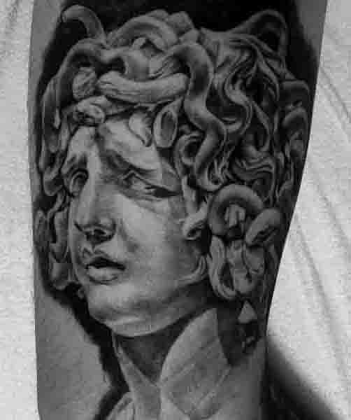 黑白美杜莎雕像手臂纹身图案