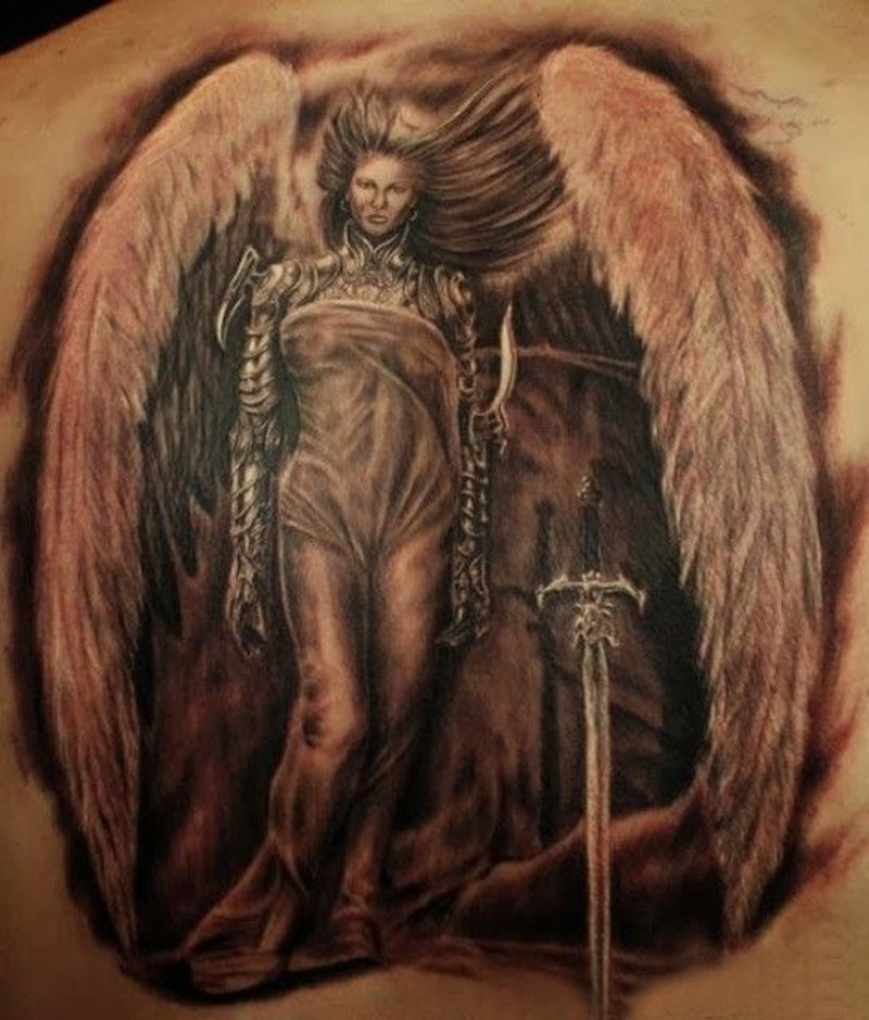 好战的女人天使和剑背部纹身图案