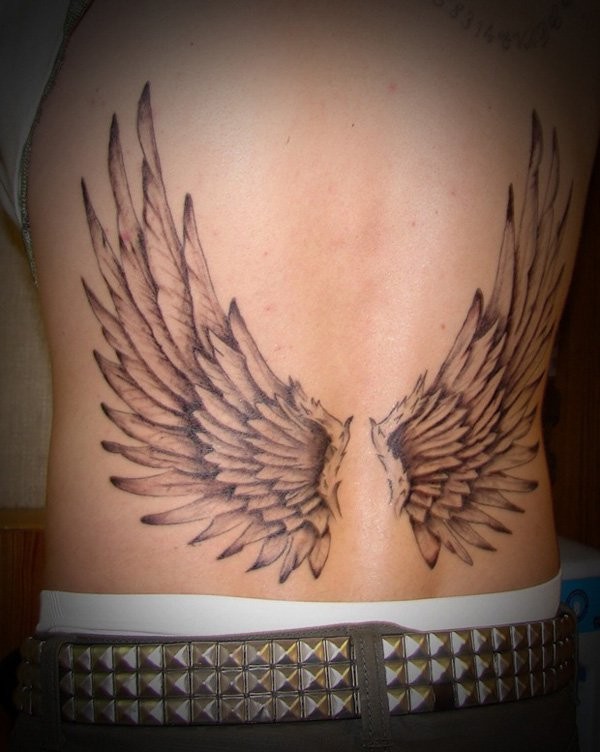 黑灰风格的经典天使翅膀腰部纹身图案