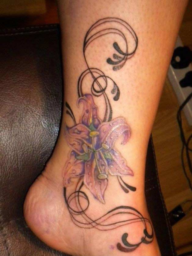 彩色的百合花与藤蔓脚踝纹身图案
