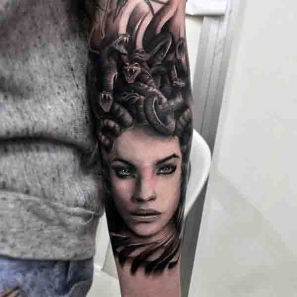 逼真的黑色诱惑美杜莎头肖像手臂纹身图案