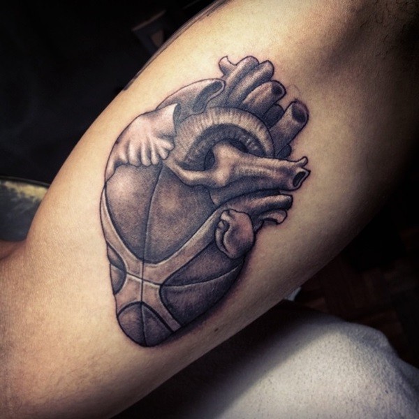 3D雕刻风格的人类心脏与篮球纹身图案
