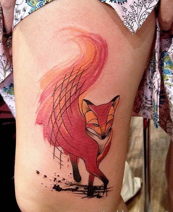 大腿很棒的水彩红色狐狸纹身图案