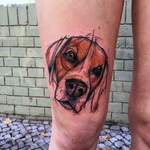 大腿抽象风格的彩色狗头像纹身图案