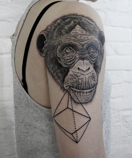 大臂有趣的黑猩猩头像和几何纹身图案