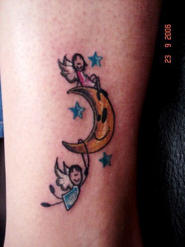 卡通天使和月亮彩色纹身图案
