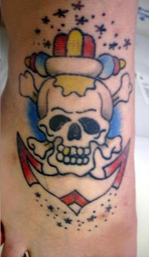 脚背骷髅与船锚彩色纹身图案