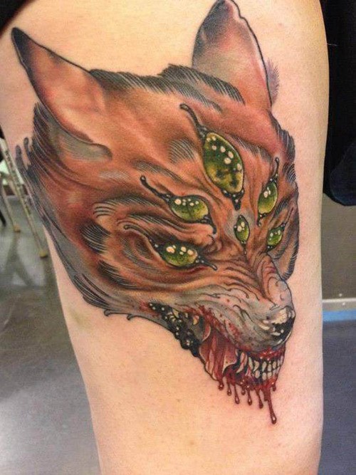大腿神秘的狐狸头像彩色纹身图案