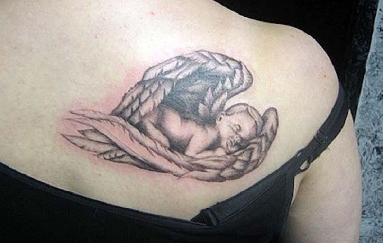 小宝宝天使背部纹身图案