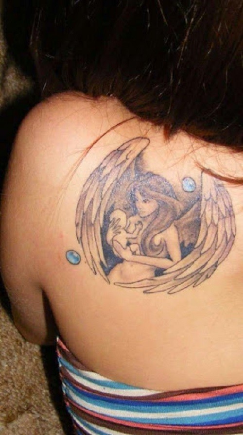背部妈妈和儿子小天使纹身图案
