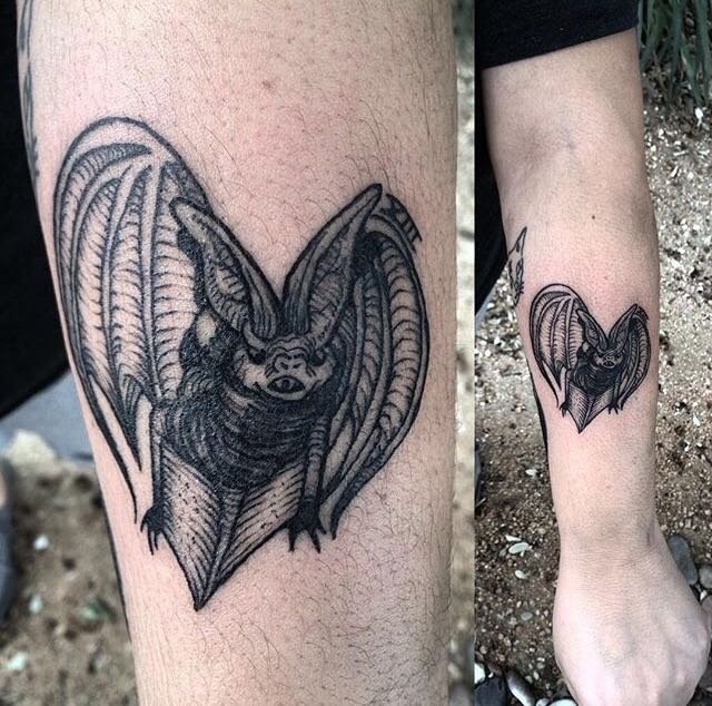 雕刻风格黑色可爱的心形蝙蝠手臂纹身图案