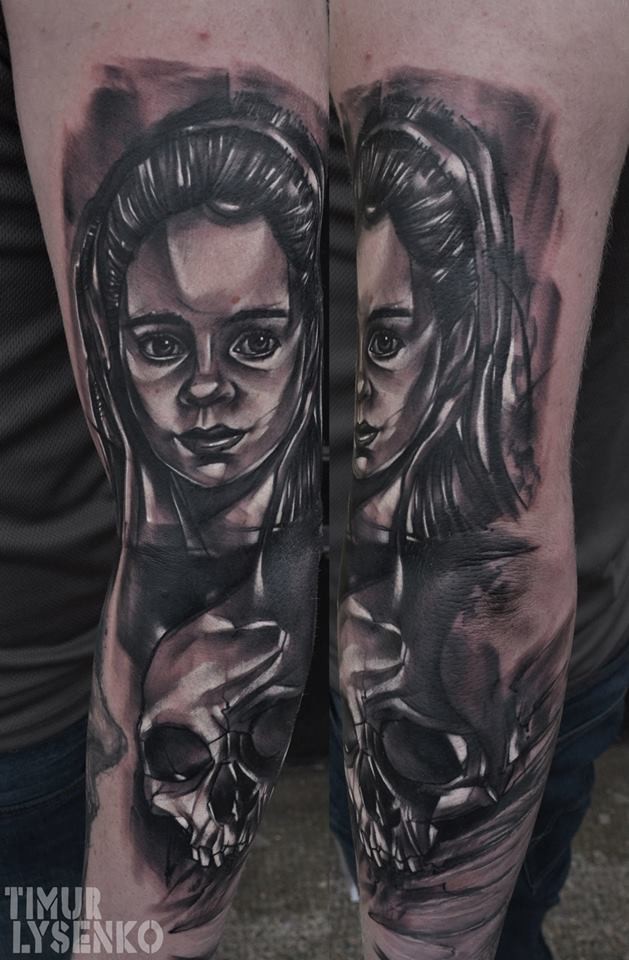 手臂3D黑白女孩肖像与骷髅纹身图案